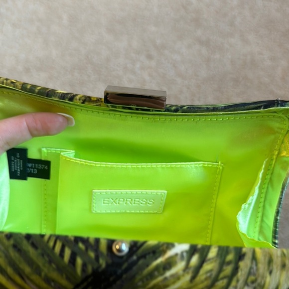 Tropical Palm Leaf Clutch - Picture 5 of 6